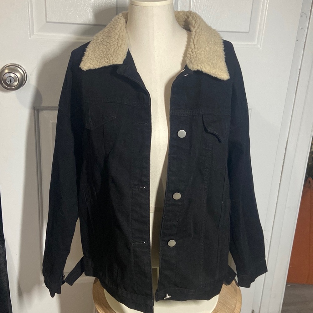 SHEIN Black Utility Jacket with Sherpa Neckline
